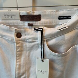 Judy Blue Cream Skinny Fit Capri Jeans